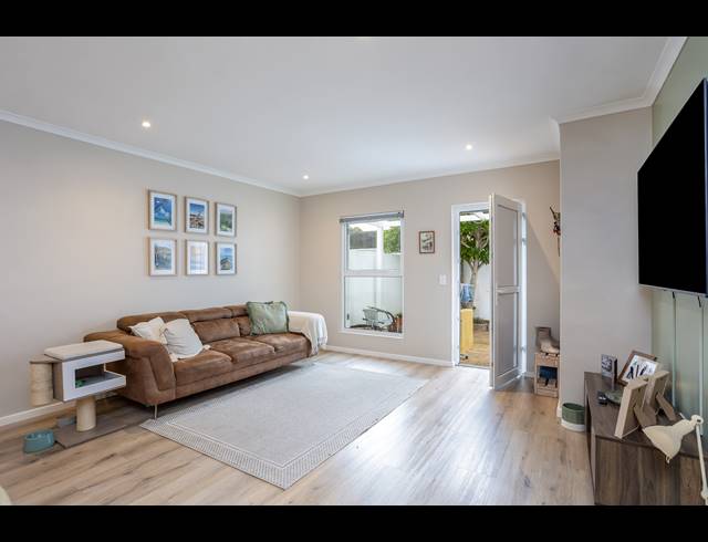 3 BEDROOM FREEHOLD TO LET IN DIEP RIVER